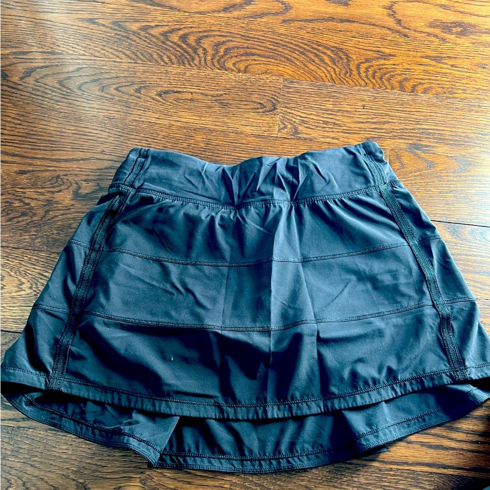 Lululemon black skort size 6 tall